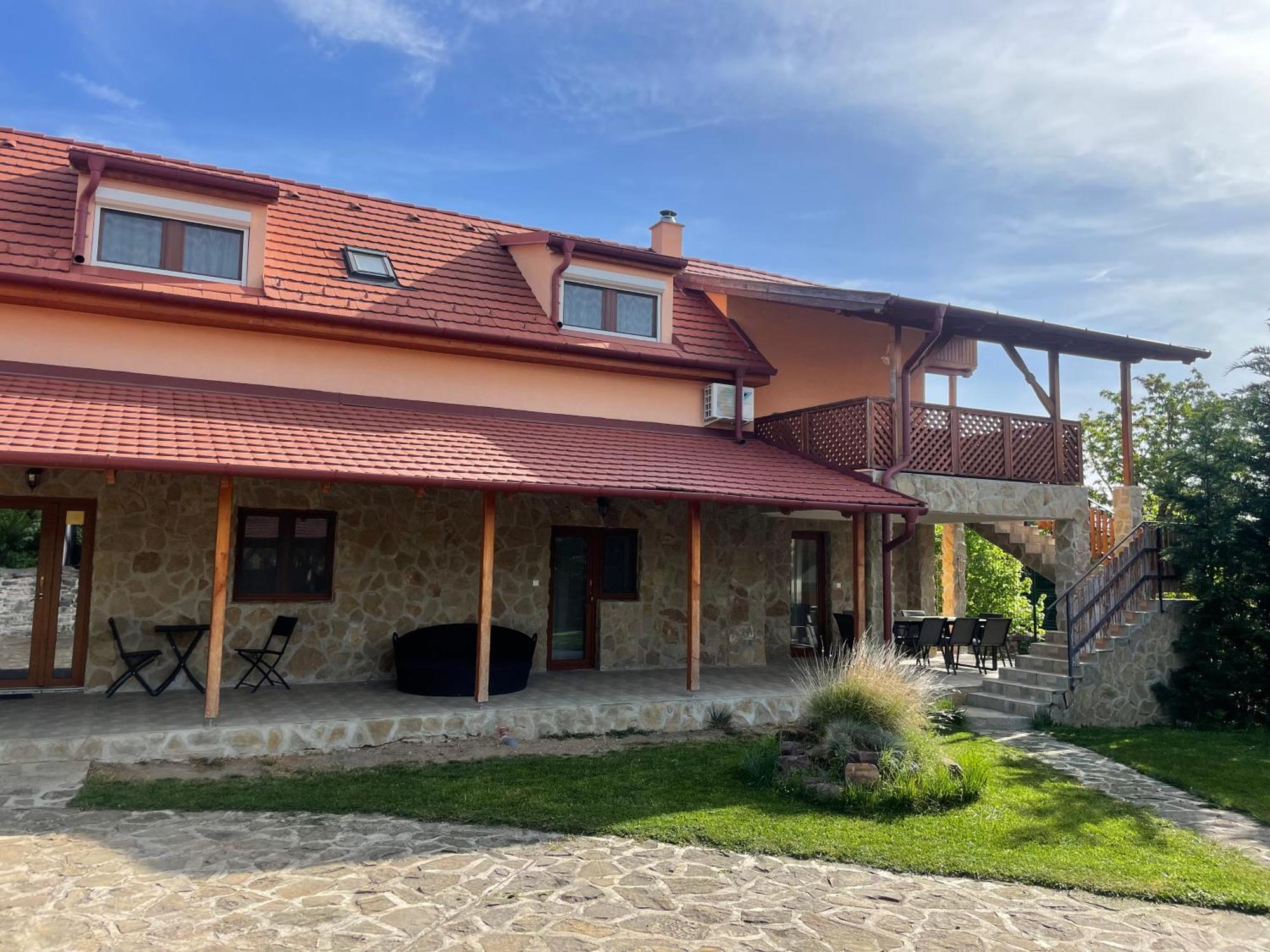 Szoegedi Villa Бадачоньтомай Экстерьер фото
